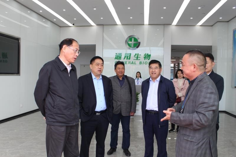 光伏板解决引水难题！云南这个村旱地变花田